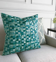 LABRYNTH TEAL DECORATIVE PILLOW 